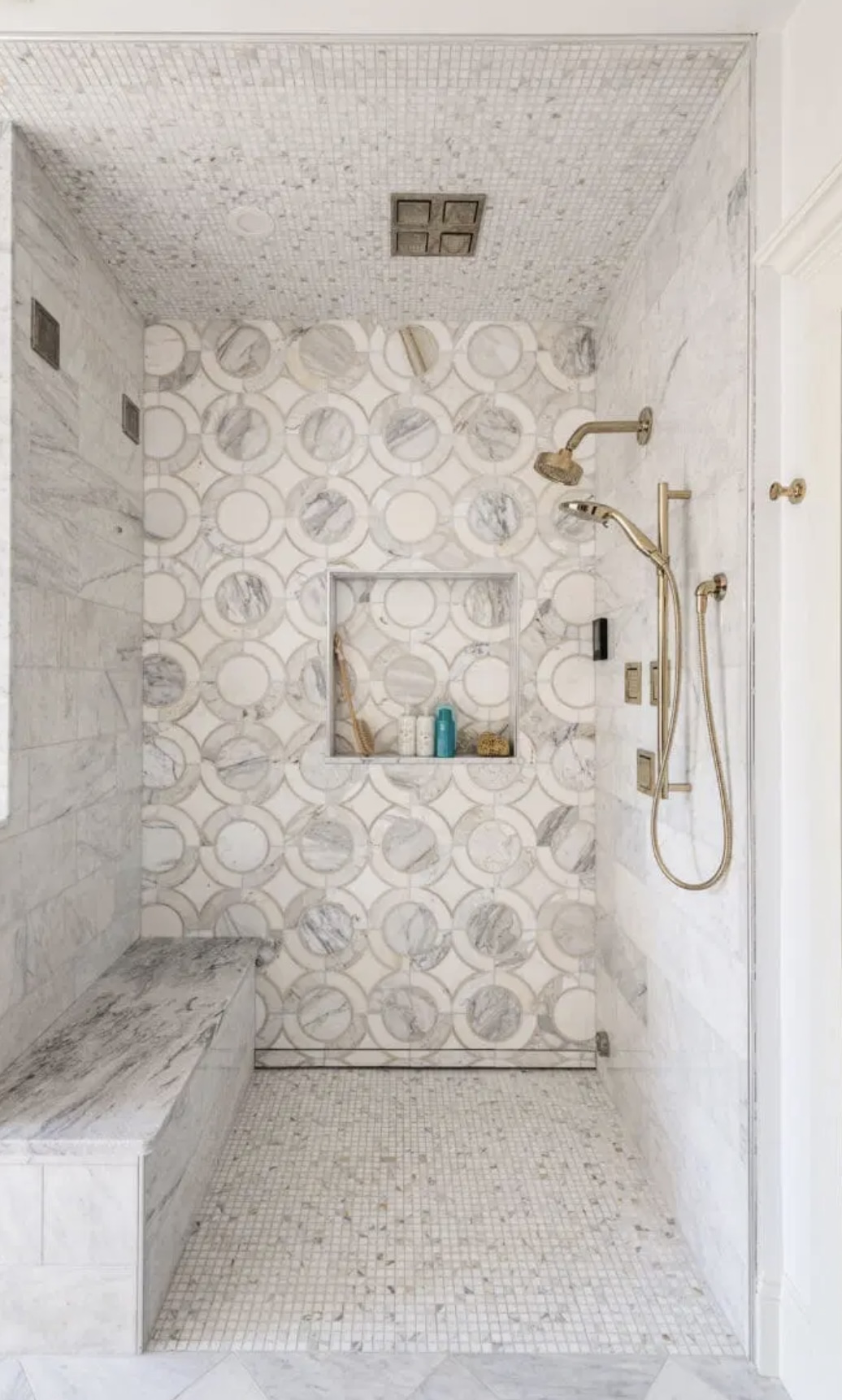 Curbless barrier-free showers